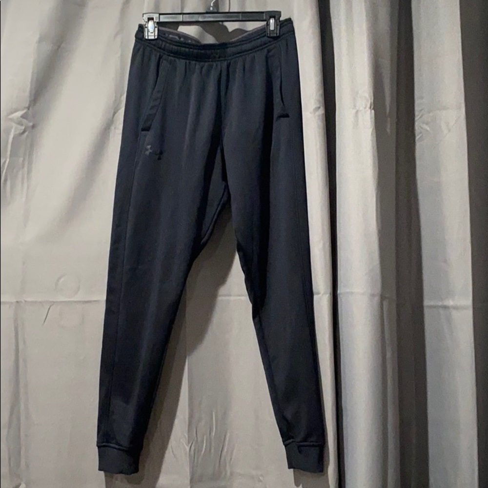 Black Under Armour sweatpants joggers